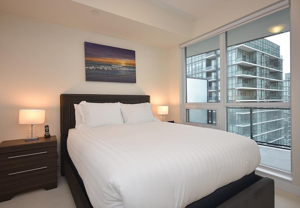 Royal Stays Furnished Apartments - Square One Mississauga Kültér fotó