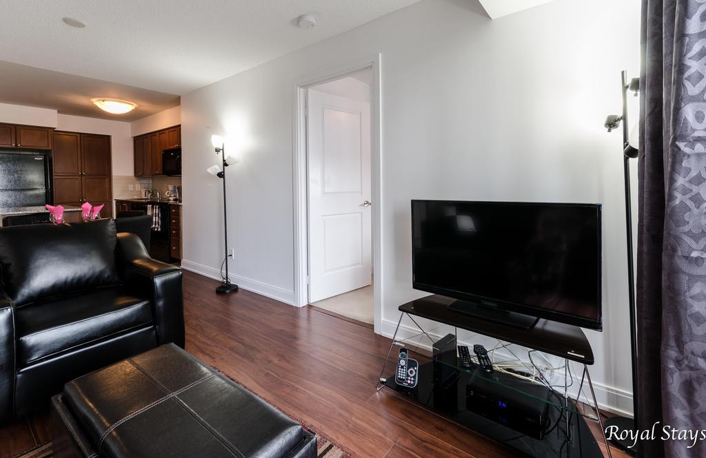 Royal Stays Furnished Apartments - Square One Mississauga Kültér fotó