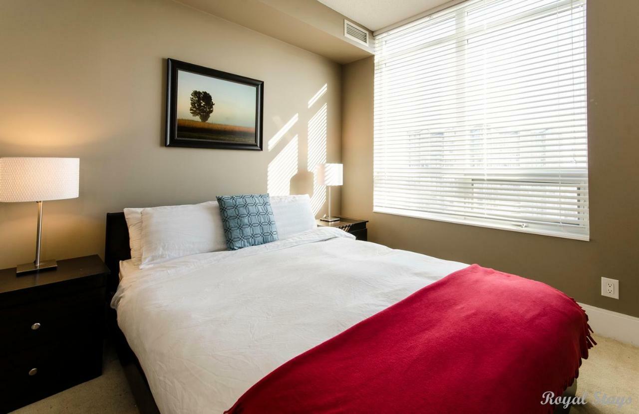Royal Stays Furnished Apartments - Square One Mississauga Kültér fotó